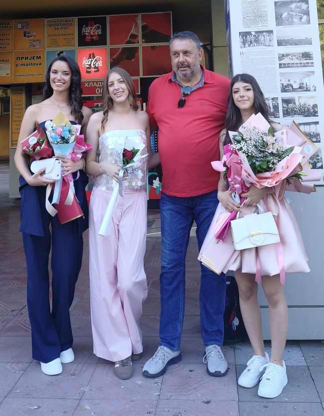 aaaIrina Dara i Mija maturantkinje 2